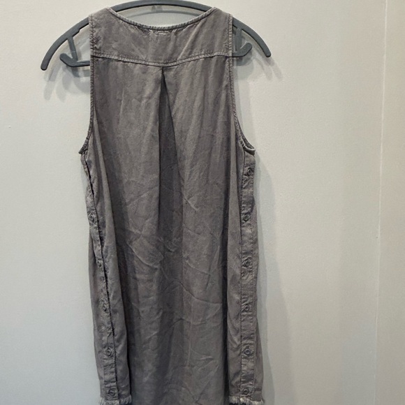Bella Dahl shift dress with unfinished hem and button sides - Picture 5 of 6